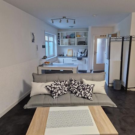 Souterrain-Wohnung Mit Kostenlosem Stellplatz Leipzig Eksteriør billede