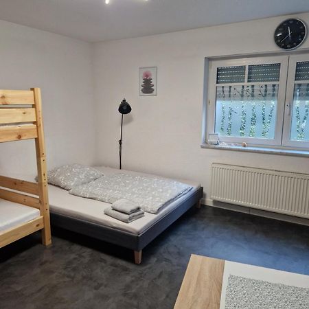 Souterrain-Wohnung Mit Kostenlosem Stellplatz Leipzig Eksteriør billede