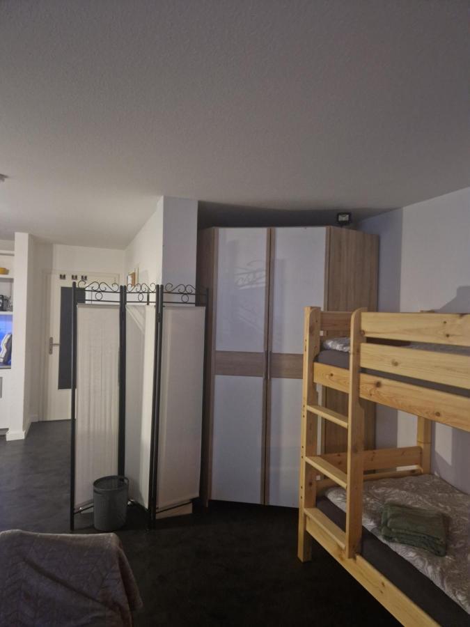 Souterrain-Wohnung Mit Kostenlosem Stellplatz Leipzig Eksteriør billede