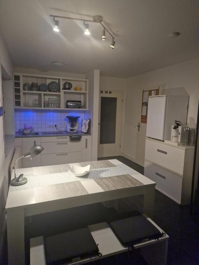 Souterrain-Wohnung Mit Kostenlosem Stellplatz Leipzig Eksteriør billede