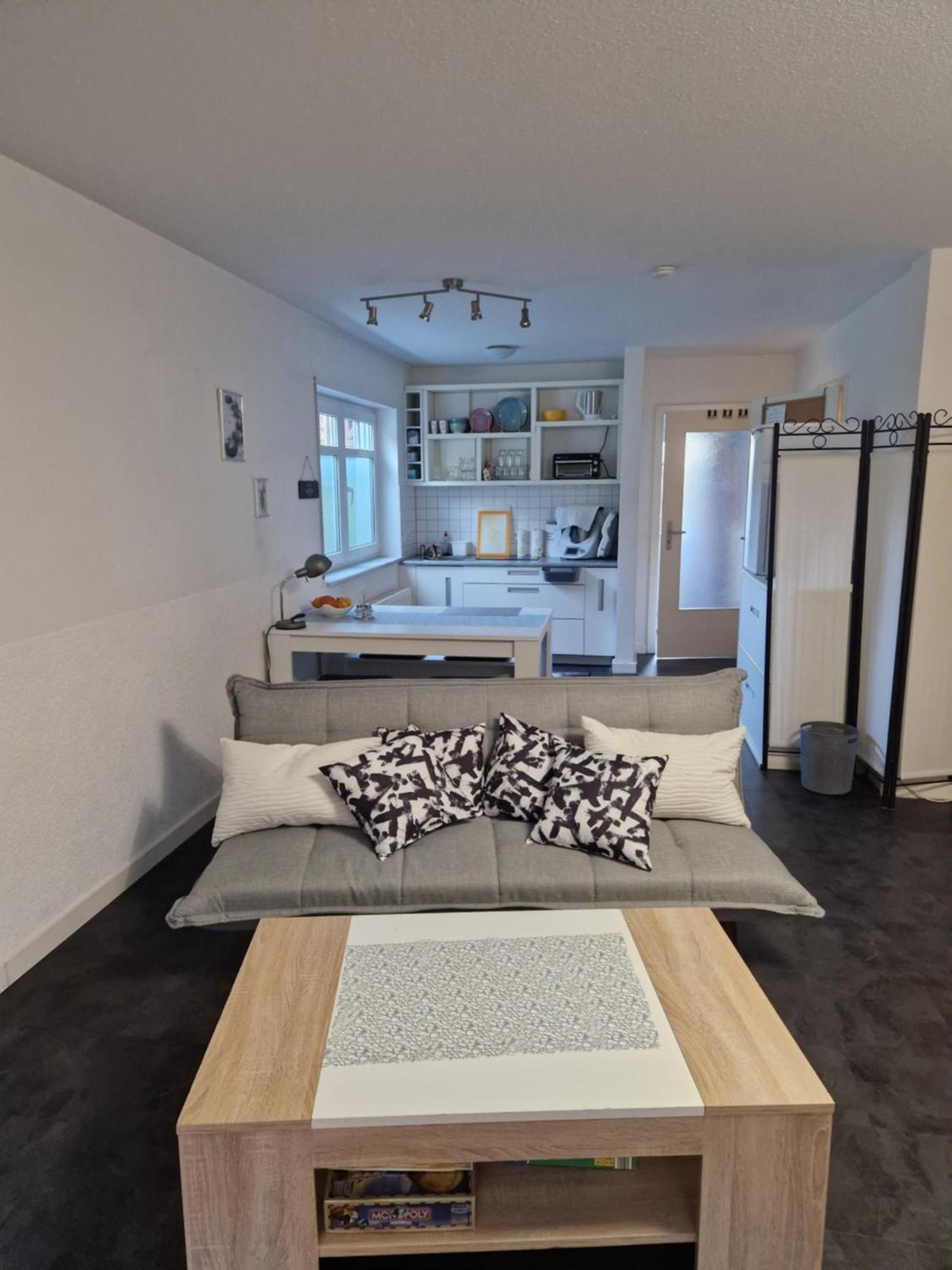 Souterrain-Wohnung Mit Kostenlosem Stellplatz Leipzig Eksteriør billede