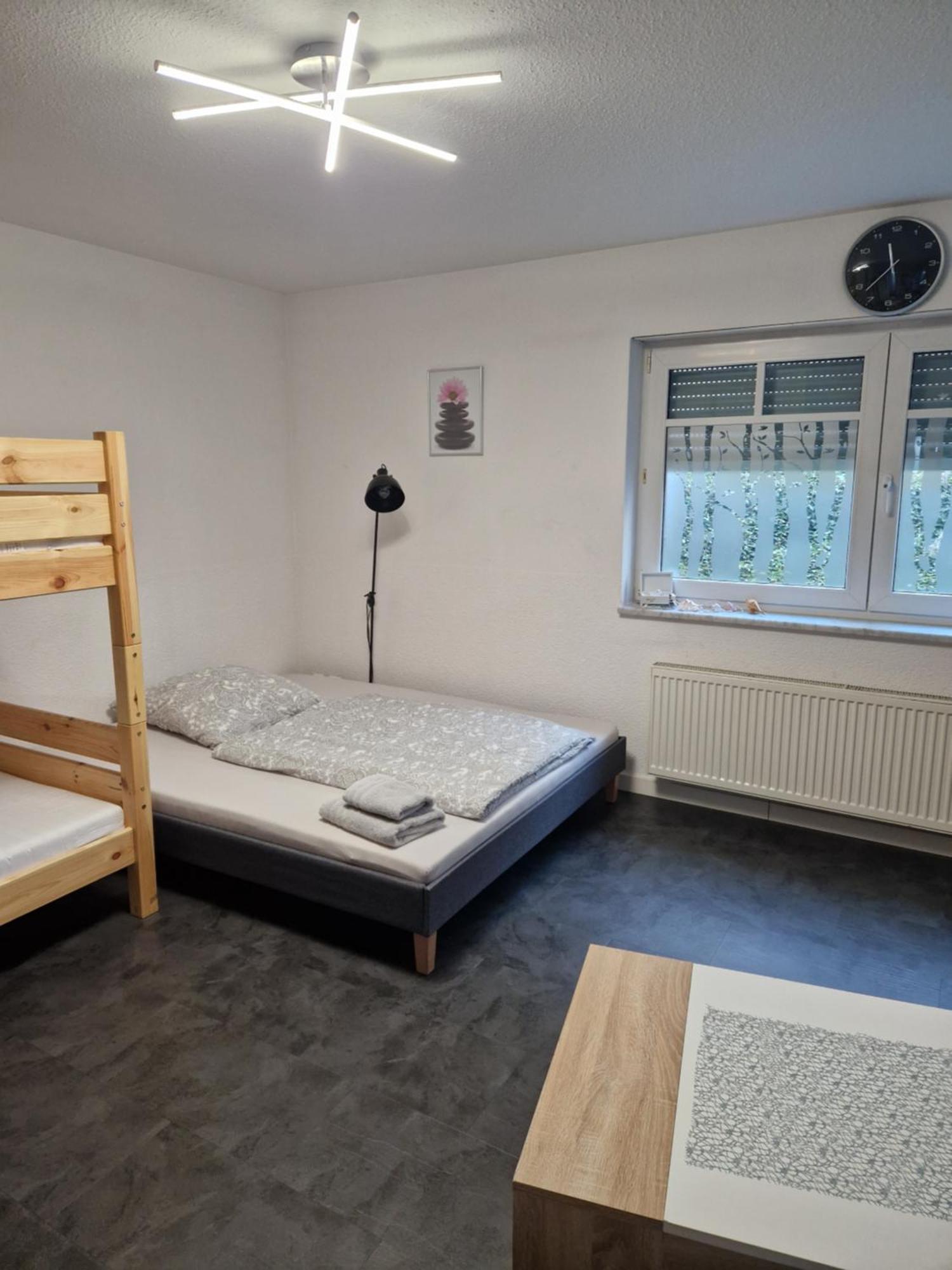 Souterrain-Wohnung Mit Kostenlosem Stellplatz Leipzig Eksteriør billede