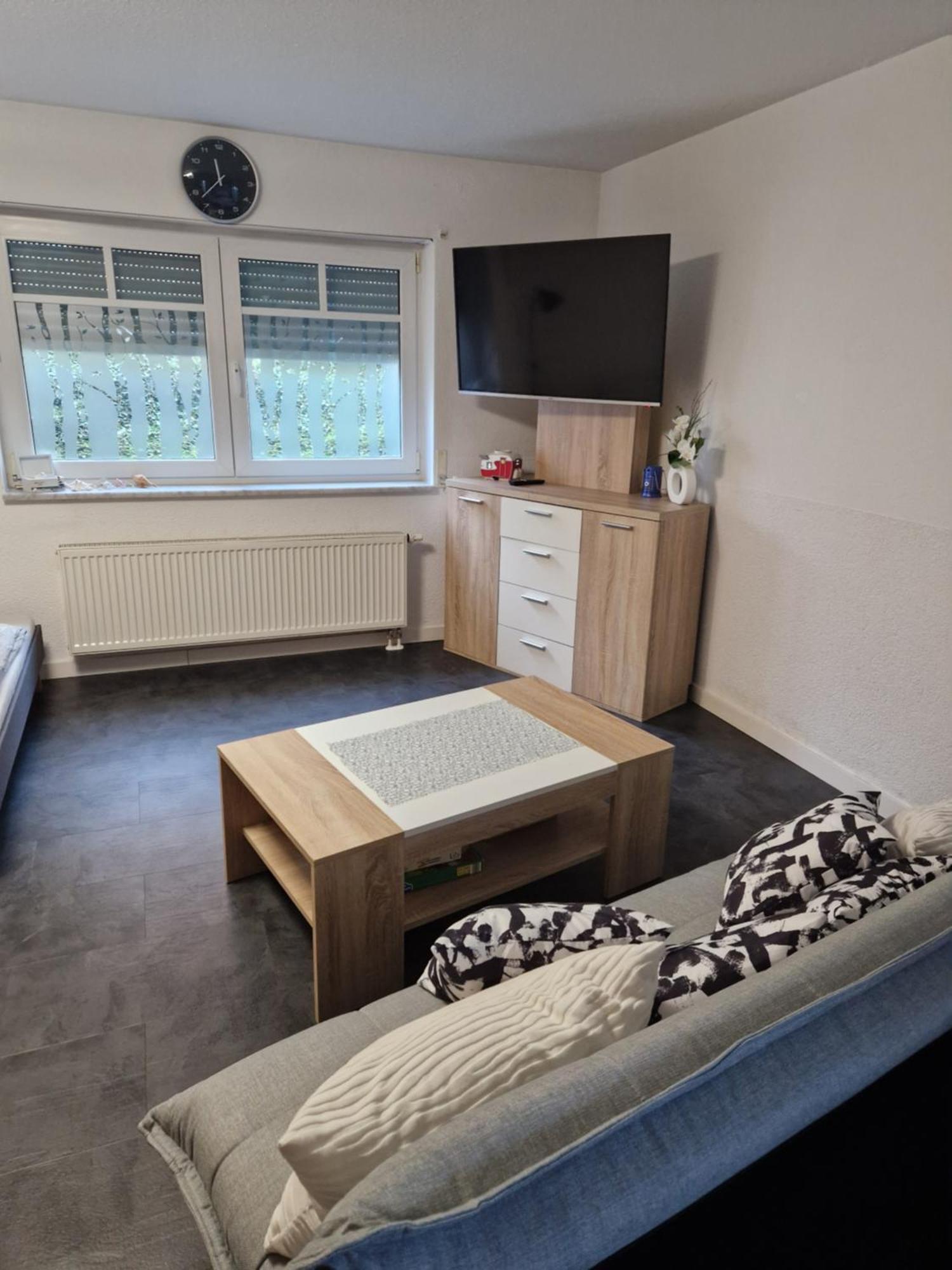 Souterrain-Wohnung Mit Kostenlosem Stellplatz Leipzig Eksteriør billede